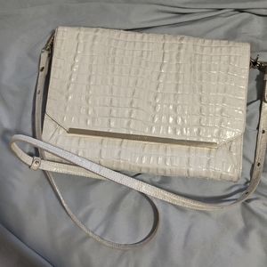 Brahmin clutch with drop strp